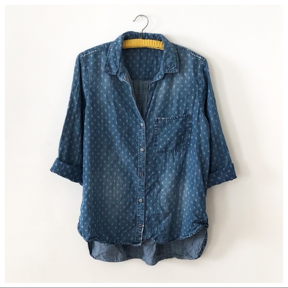 Anthropologie Tops - Bella Dahl Printed Chambray Shirt Tail Button Down